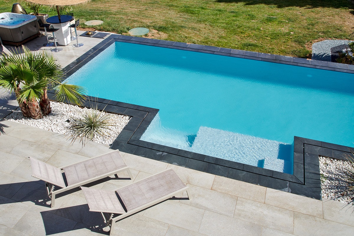 piscine-port-pin-miroir